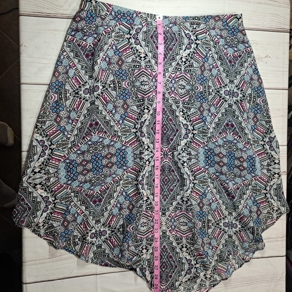 NWT Maurices Multi-Color Asymmetrical Hem Skirt Size Large - Picture 10 of 14